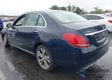 2015 Mercedes-Benz C 300 4Matic z USA, uszkodzony, nr VIN 55SWF4KB4FU088140